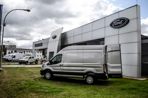 Imagen 5 de 19 de Ford Transit 2.2 Furgon Medio 0km