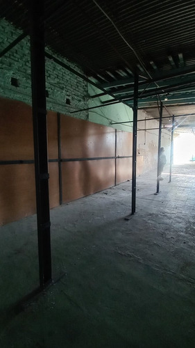 Venta Terreno/galpón Con Locales