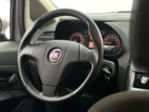 Fiat Punto 1.4 8V FLEX 4P MANUAL