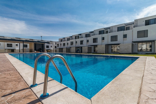 Imagen 3 de 25 de Venta De Casa Con Terraza Al Sur De Cuernavaca