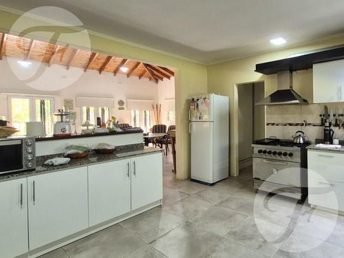 Casa Quinta En Venta Barrio Los Azahares, San Pedro