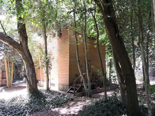 Imagen 2 de 13 de Cabaña De Madera En Amplio Lote Arbolado De 1.000 M2, Barrio Abadia