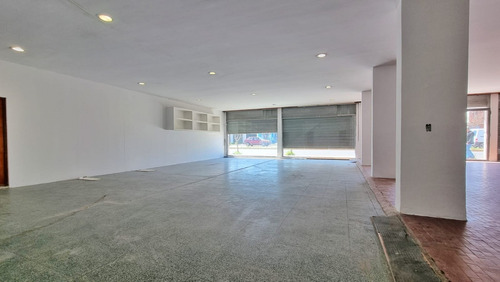 Imagen 8 de 11 de Local 324 M2 Sobre Av. Luro