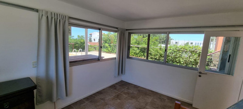 Venta Casa 4 Dormitorios Con Piscina Y Gran Fondo En Solanas