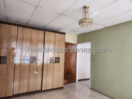 Maritza Lucena Trae Acogedor Apartamento En Alquiler Al Centro Oeste De Barquisimeto. Servicios Básicos Garantizados, Amplia Cocina Iluminada, Cómoda Habitacion Con Baño.