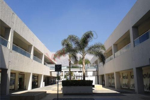 Renta De Local Comercial En Plaza Novum, Jiutepec, Morelos: La Oportunidad Ideal Para Empresas De...