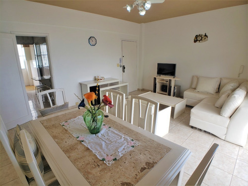 Imagem 5 de 19 de Praia Das Pitangueiras, Guarujá, Frente Para O Mar, 3 Dormitórios (1suíte), Sala Para 2 Ambientes, Vista Panorâmica Par O Mar, 1 Vaga De Garagem - Ap05392 - 68582077