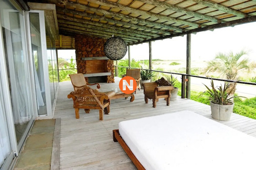 Exclusiva Casa En José Ignacio, Mansion Frente Al Mar En Venta , 6 Dormitorios.