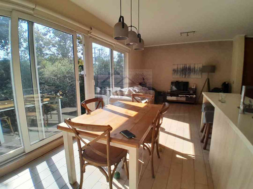 Excelente Casa Estilo Townhouse De 3 Niveles, En Providencia
