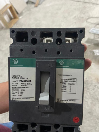 Breaker Industrial Ted 3 Polos 40 Amperios G. E. 