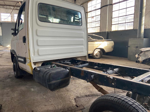 Iveco Daily 40s14 Chasis Chocado Al Día Con 08