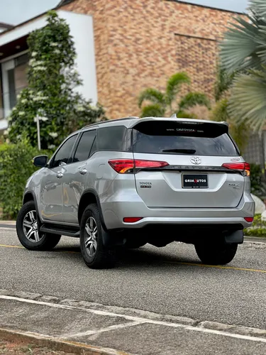 Toyota Fortuner SW4 XROAD 4x4 2.8l