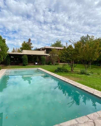 Maravillosa Casa En Arriendo De 5 Dorm. En Colina