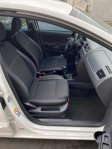 Imagem 10 de 11 de Volkswagen Fox 2015 1.6 Comfortline Total Flex 5p
