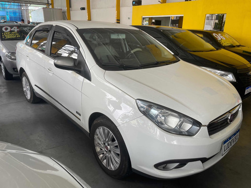 Imagem 3 de 5 de Fiat Grand Siena 2016 1.6 16v Essence Flex 4p