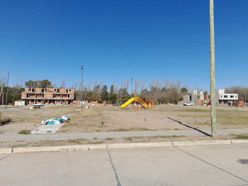 Imagen 5 de 5 de Terreno En Mansos, Ubicado En La Zona Central Y Frente A Espacio Verde!!