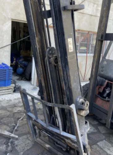 Autoelevador Tractor Ofrezco Torre Triple C/desplazador Tcm