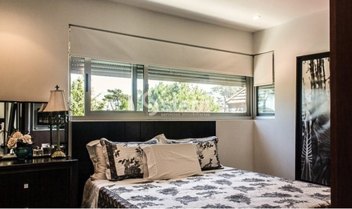 Venta Casa 6 Dormitorios, Playa Mansa, Punta Del Este- Ref: 1890