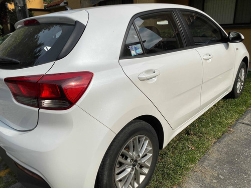 Imagen 5 de 13 de Kia Rio 2020 1.6 Lx Hatchback Mt
