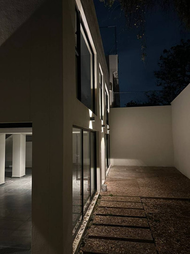 Casa Moderna En Venta En Jacarandas, Cuernavaca De 322 M²