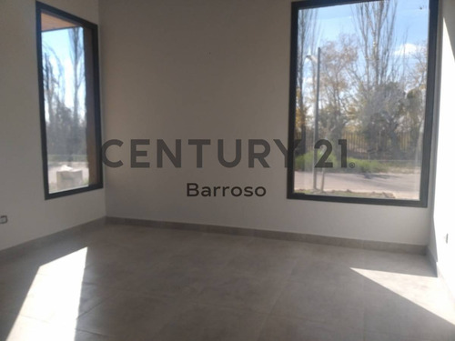 Imagen 2 de 10 de Casa A Estrenar En Barrio Privado Ciro De Vieytes, Maipu!