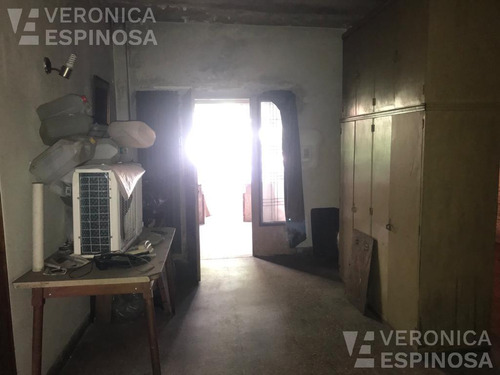 Casa De Tres Ambientes En Venta. Morón. Sobre Lote Propio De 10x30 -