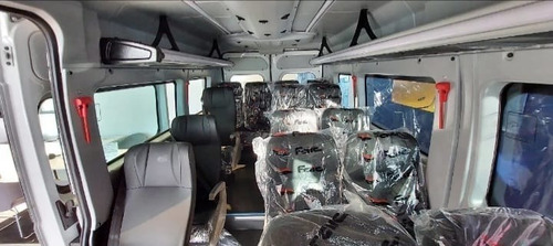 Imagen 9 de 17 de Peugeot Boxer Premiun Hdi 440 Minibus 17 + 1