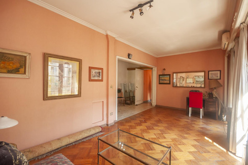 Departamento De 4 Ambientes En Edificio Histórico En Congreso
