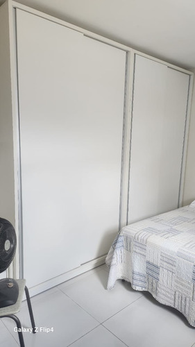 Casa Gradeada Com 5 Quartos (1 Suíte), Bem Localizada E Bem Ventilada. Reformada.