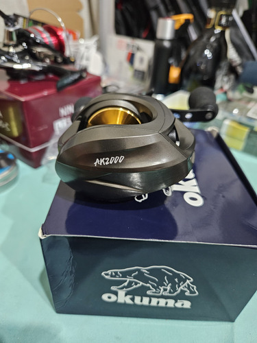 Carrete Bait Casting Okuma Ak2000