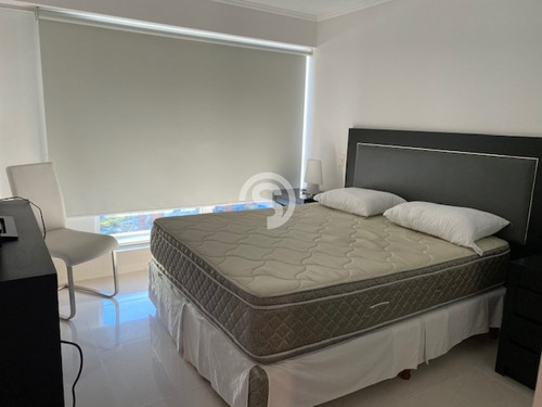 Apartamento En Alquiler, Mansa, Punta Del Este, 2 Dormitorios.- Ref: 3491