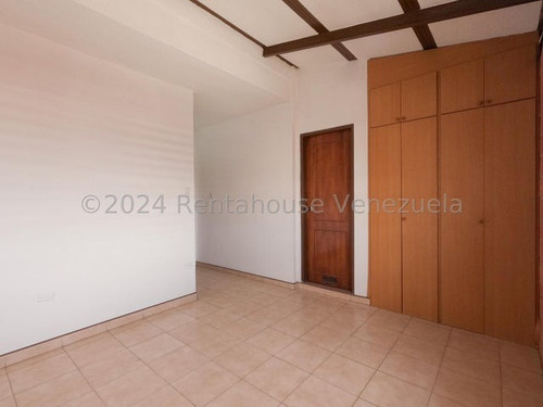 Lisbeth Delgado Vende Edificio En Centro Barquisimeto Alto Trafico Vehicular Y Comercial Zona Repuestera Cod.25-2115