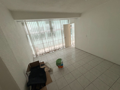 Loft Amplio Y Remodelado Sobre Circuito Interior, Ideal Para Vivir Cómodo
