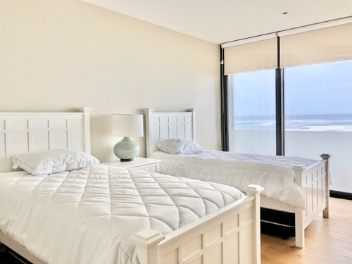 Maravillosa Y Fina Casa En Primera Línea En Venta