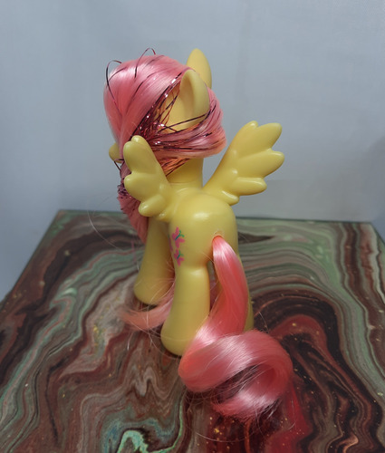 My Little Pony Fluttershy Ojos Tristes Con Tinsel G4