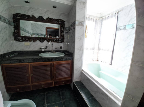 Angelica Acosta Vende Espectacular Casa Con Arquitectura Y Confort De Ambiente Contemporáneo En Guataparo Country Club