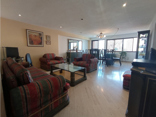 Los Samanes. Venta Apartamento 141m2 4h/4b/2p