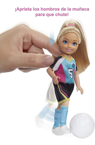 Imagen 4 de 6 de Barbie Set Fútbol De Chelsea 100% Original Y Nuevo Mattel