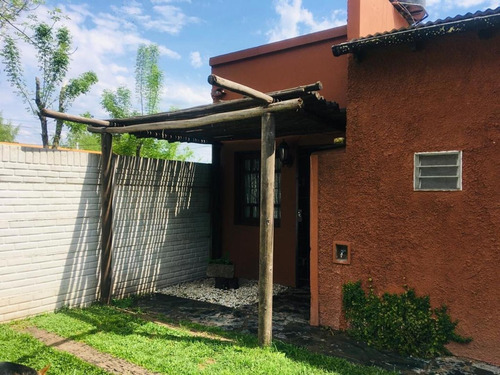 Casa Tipo Chalet, En General Rodriguez, Con Pileta***