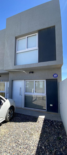 Dúplex En Venta - 2 Dormitorios 2 Baños - Cochera - 93,40mts2 - General Roca