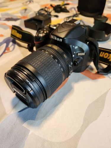 Camara Nikon D5200 + 18-105 + Accesorios Negro (Usado)