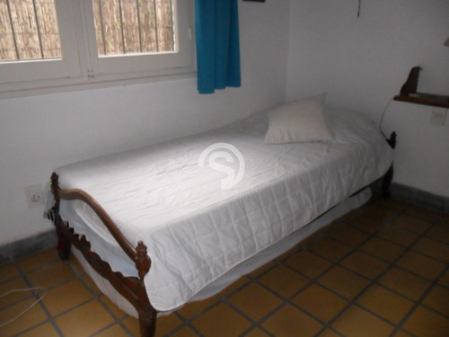 Casa Ubicada En Playa Mansa 6 Dormitorios- Ref: 4084