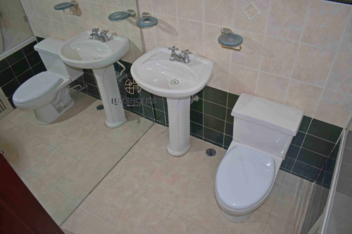 Imagen 15 de 16 de Amplio Pent-house De 250 Mtrs Con Jacuzzi. Revestido En Caoba En Sala, Estar, Comedor Y Habitación Principal. Con Excelente Ubicación Cerca De Supermercados, Ferreterías, En La Moraleja (eaa-003)