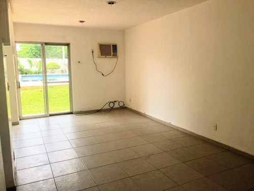 Amplio Departamento En Planta Baja En Renta