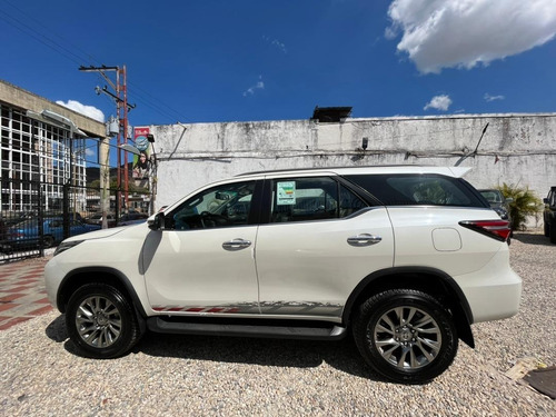 Imagen 8 de 17 de Toyota Fortuner Dubai