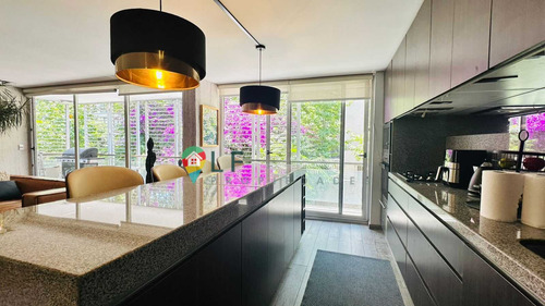 Moderno, Comodos Espacios, Residencial (81791)