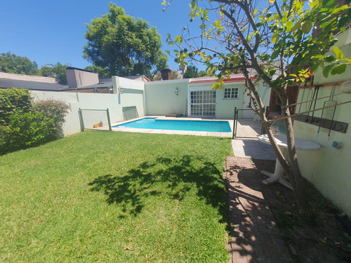 Linda Casa En La Lucila Con Jardin Y Pileta 3 Dormitorios
