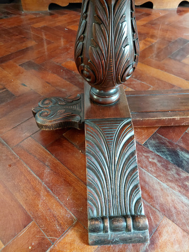 Mesa De Comedor Estilo Francés Tallada Con Vidrio Madera Oscuro Medio Madera Oscuro Medio (Usado)
