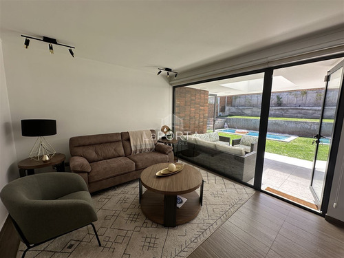 Remodelada / Piscina / Iluminada