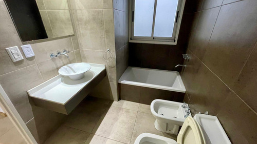 Alquiler Departamento 2 Ambientes En Lomas De Zamora Con Cochera Y Baulera